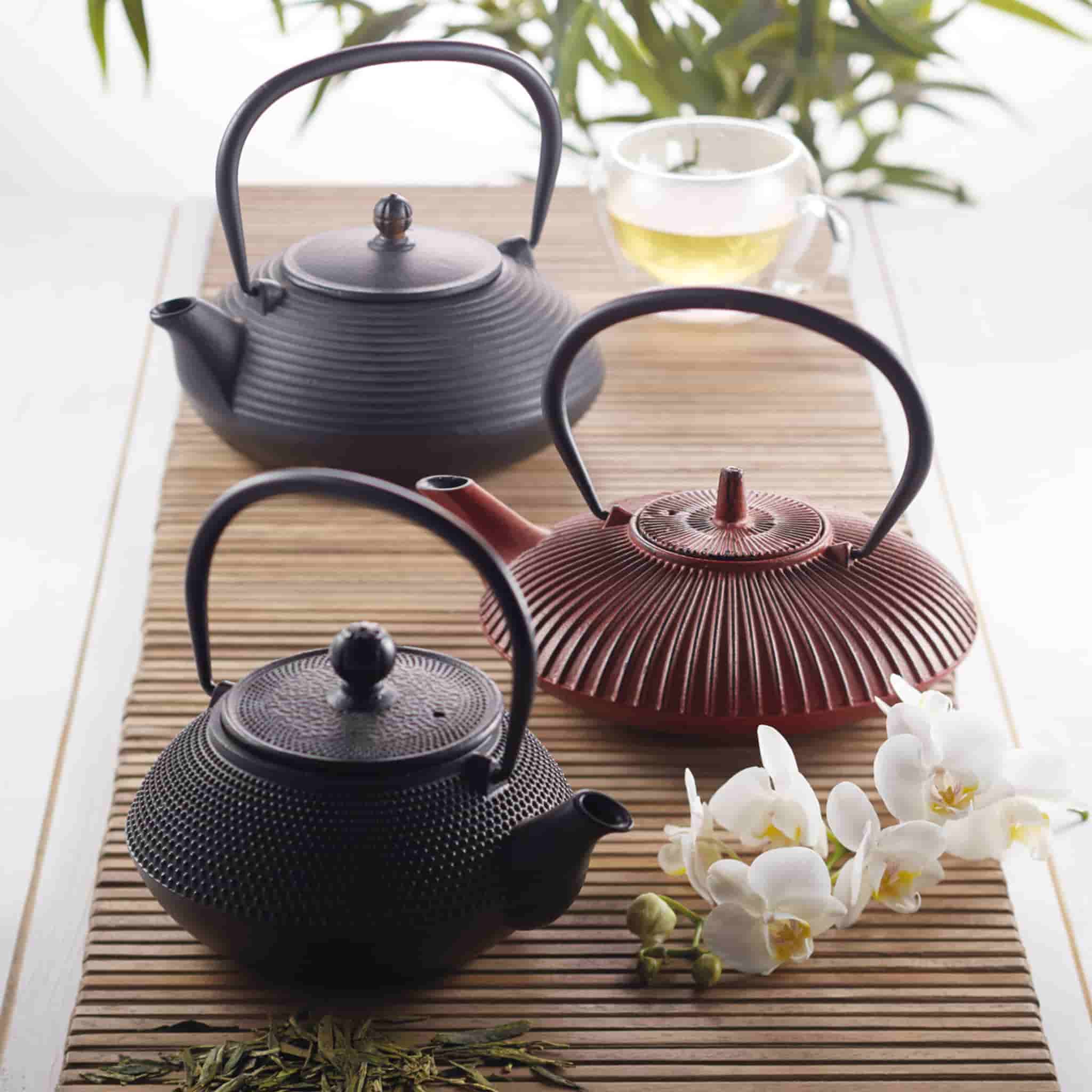 Black Cast Iron Teapot, 600ml - Image 2