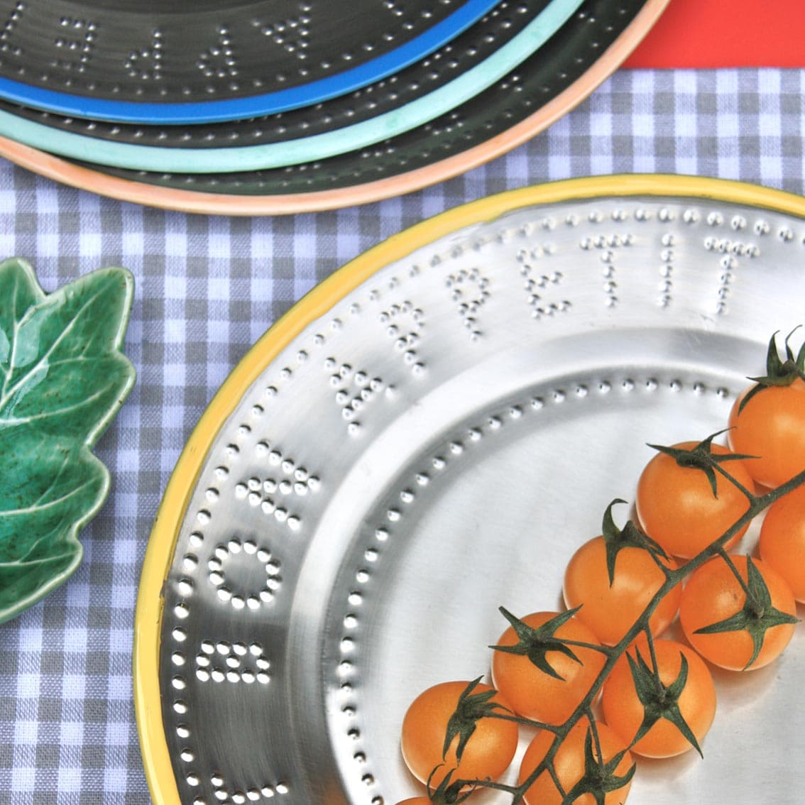 Bon Appetit Steel Plate with Yellow Trim, 25cm - Image 2