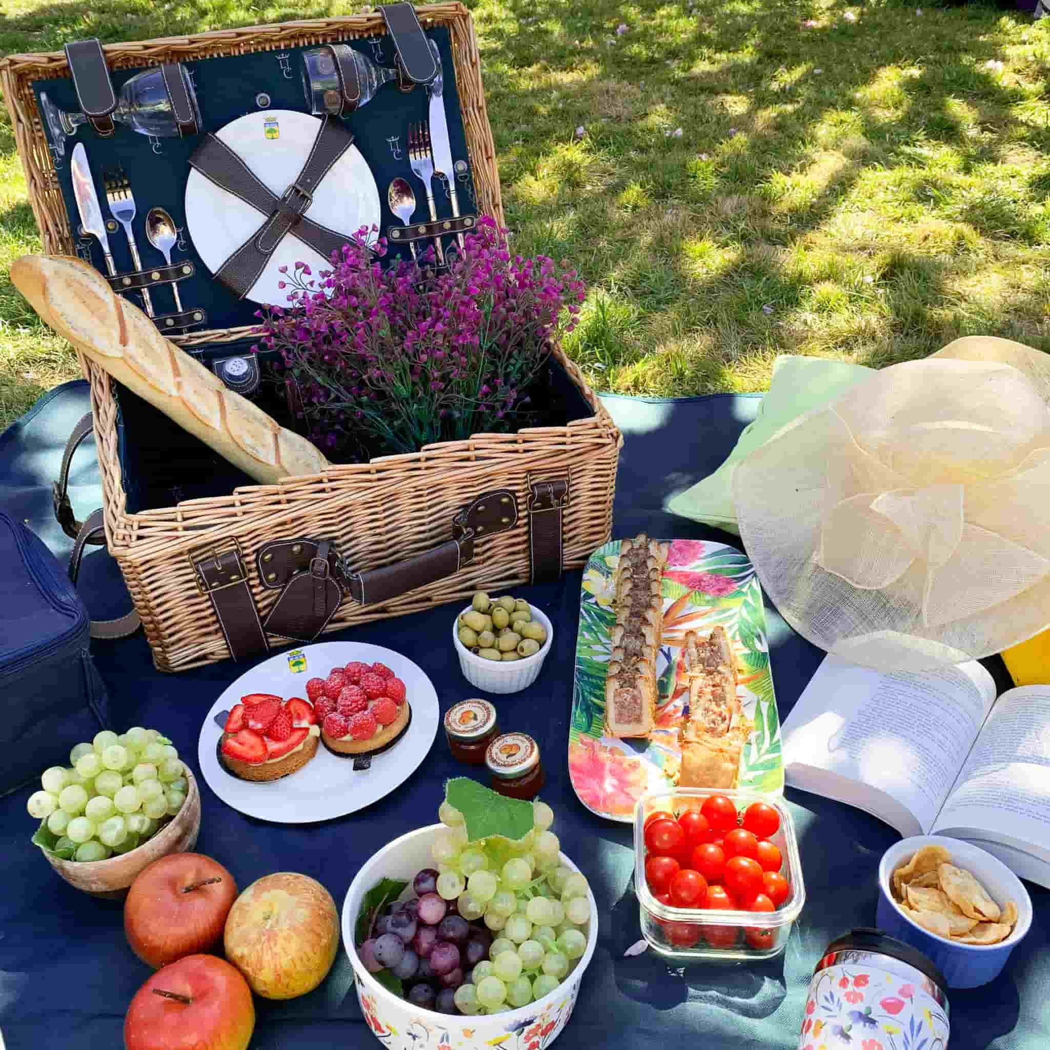 Champs-Elysees Navy Picnic Hamper - Image 8