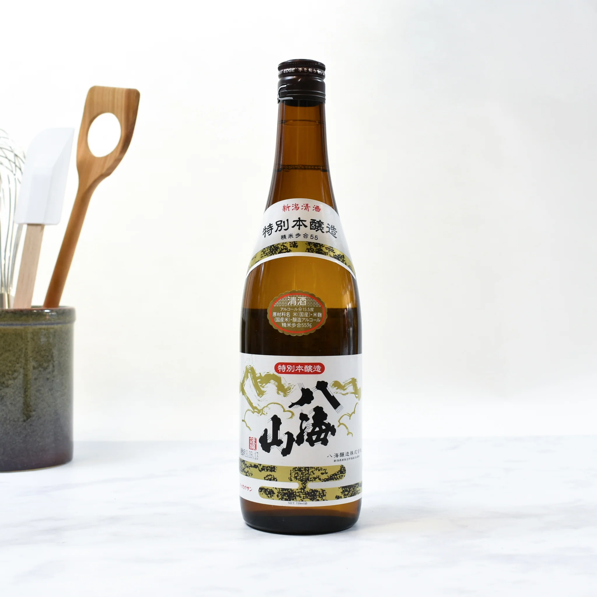 Hakkaisan Tokubetsu Honjozo Sake, 720ml - Image 2