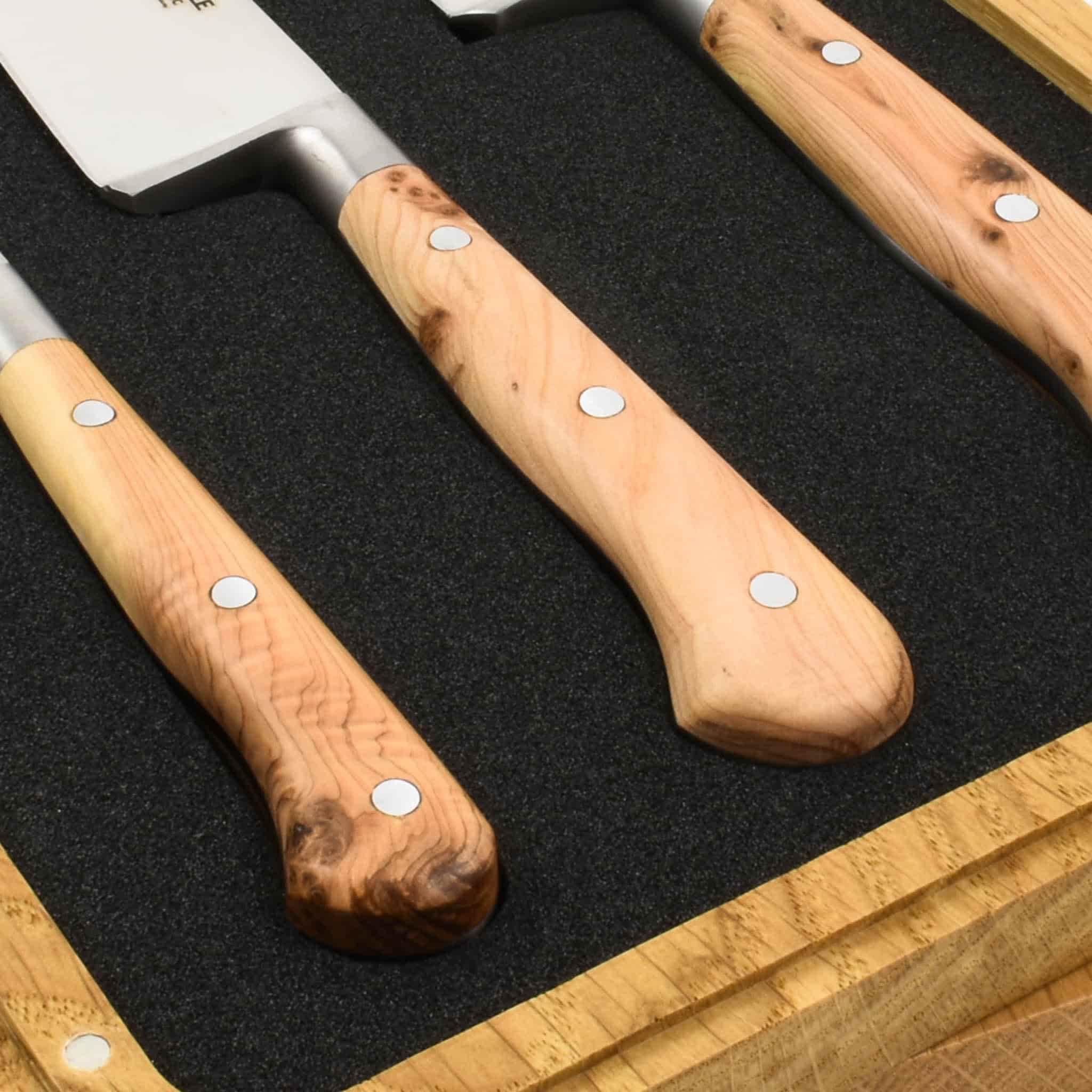 Laguiole en Aubrac Set of 3 Classic Knives in Oak Box, Juniper - Image 2