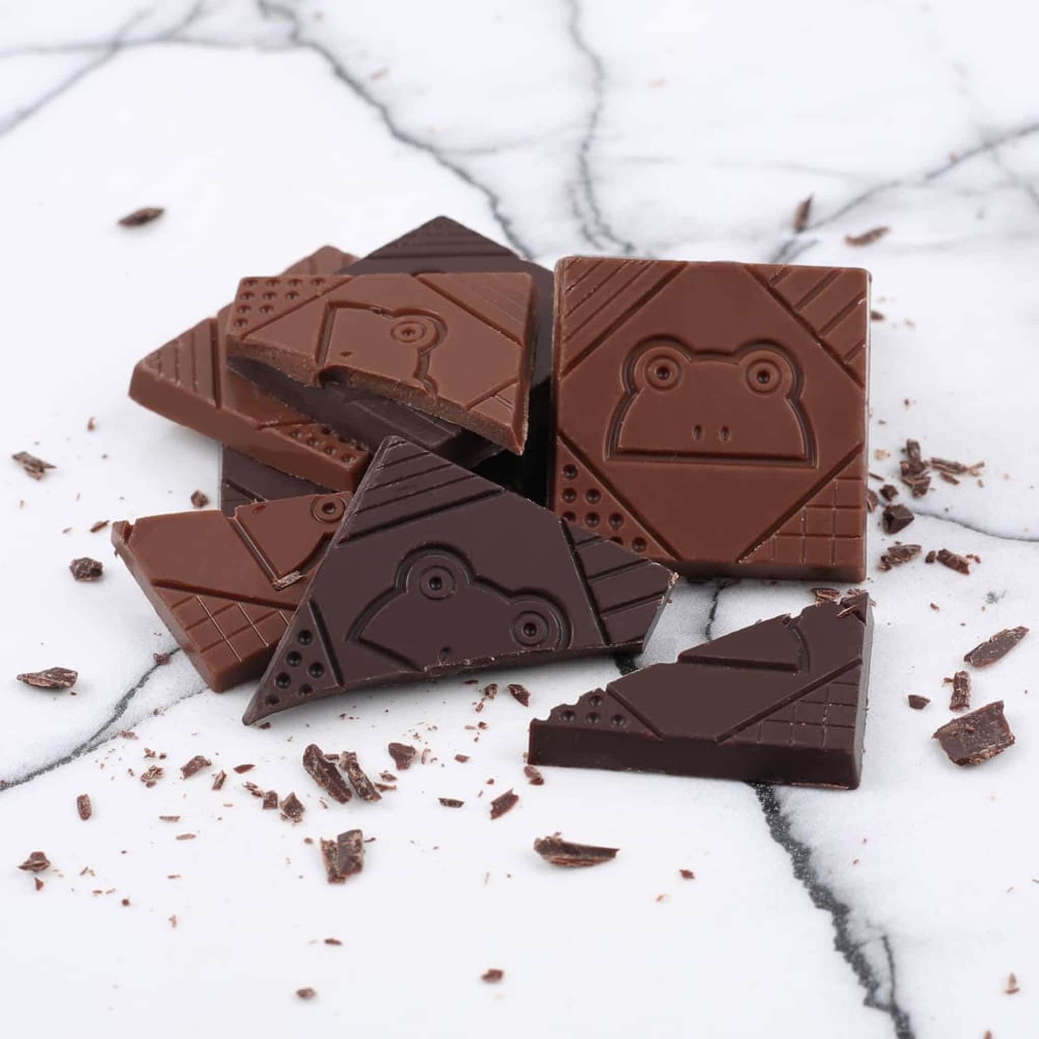 Le Chocolat des Francais 16 Piece Art Design Organic Chocolate Squares, 80g - Image 3
