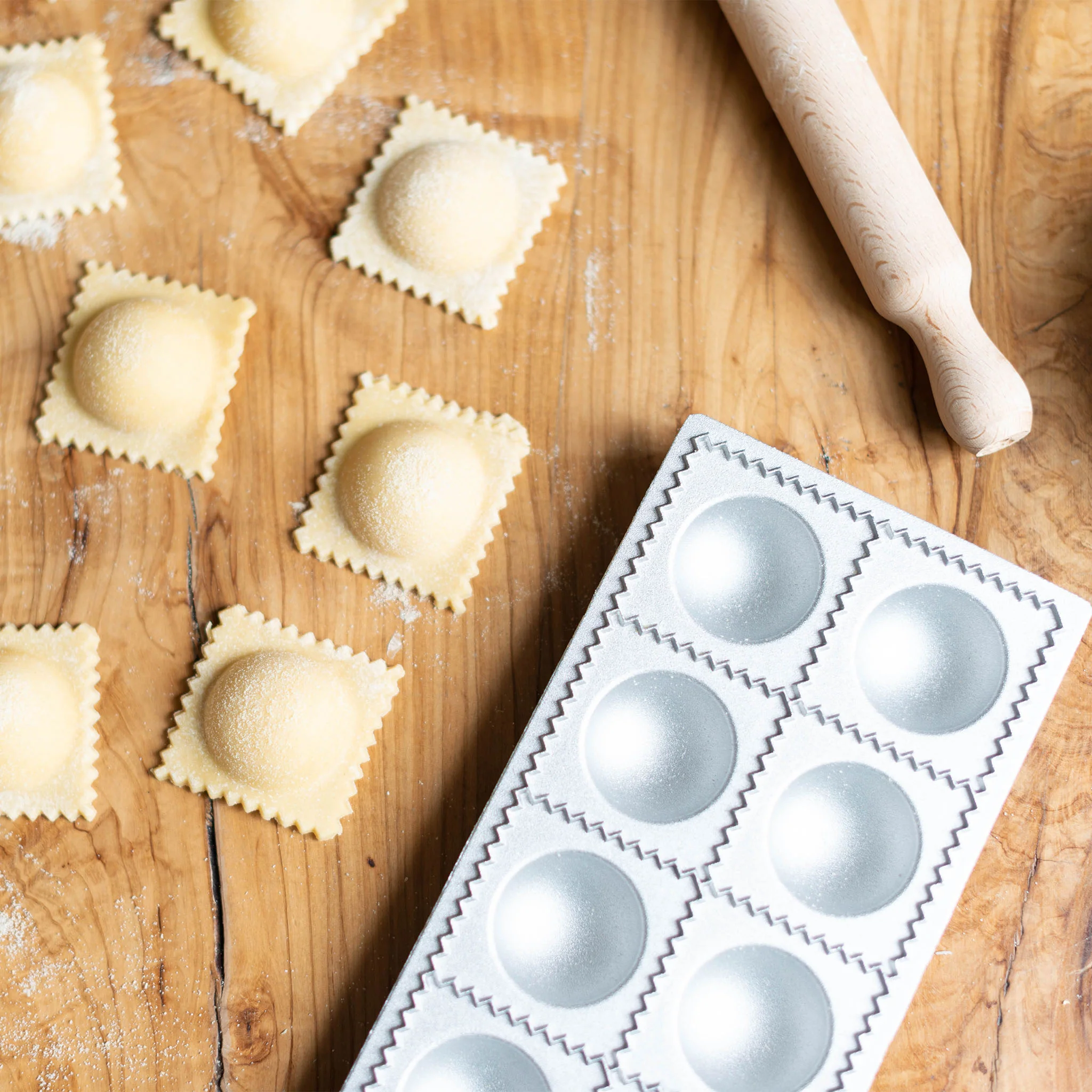 Ravioli Tray - 12 Large Round Ravioli 52mm x 52mm - Image 2