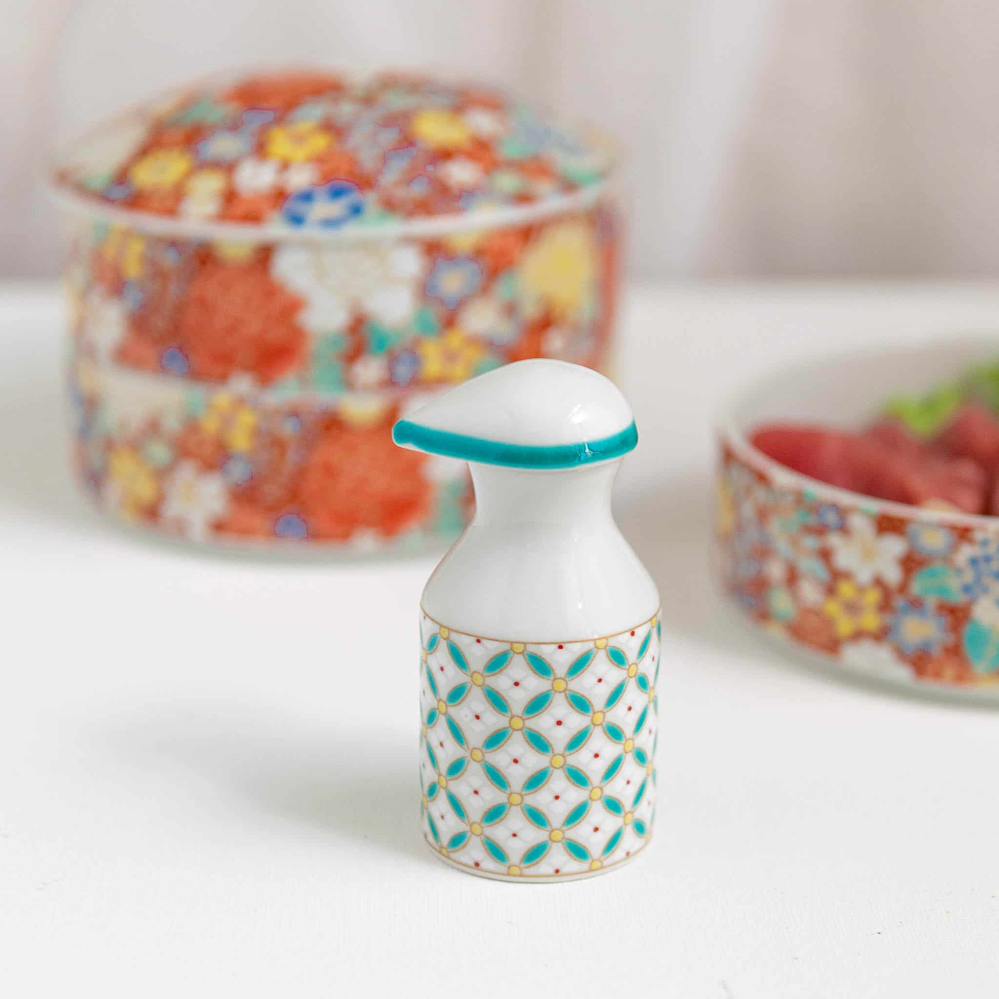 Seikou Porcelain Geometric Motif Soy Sauce Pourer - Image 2